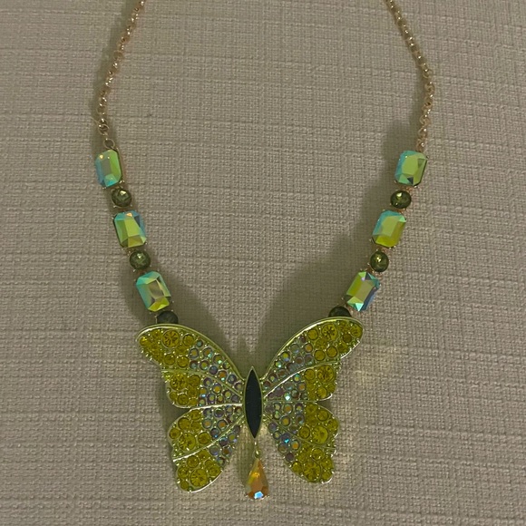 NWT Betsey Johnson Butterfly Collar Crystal Statement Necklace 💛🦋💛 - Picture 1 of 8